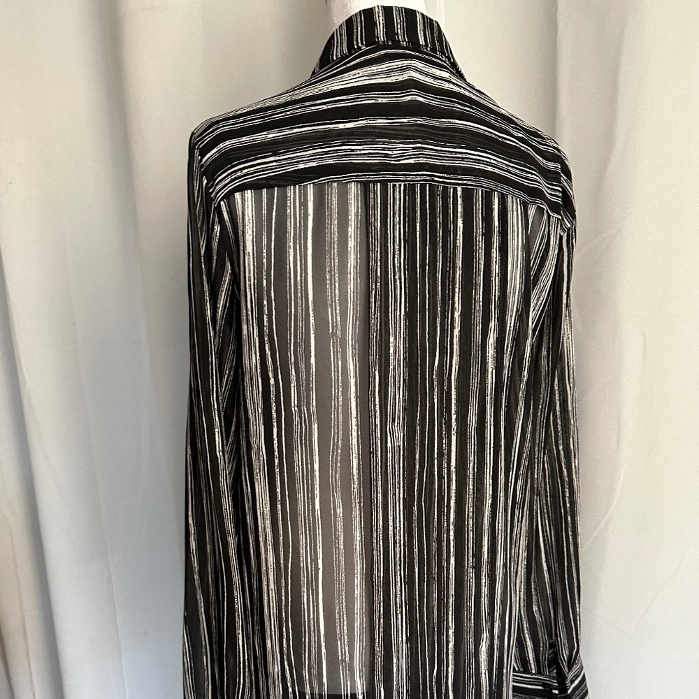 DKNY Long Sleeves Dress Buttons on the Front Lightweight Open Back & Side Sz XS